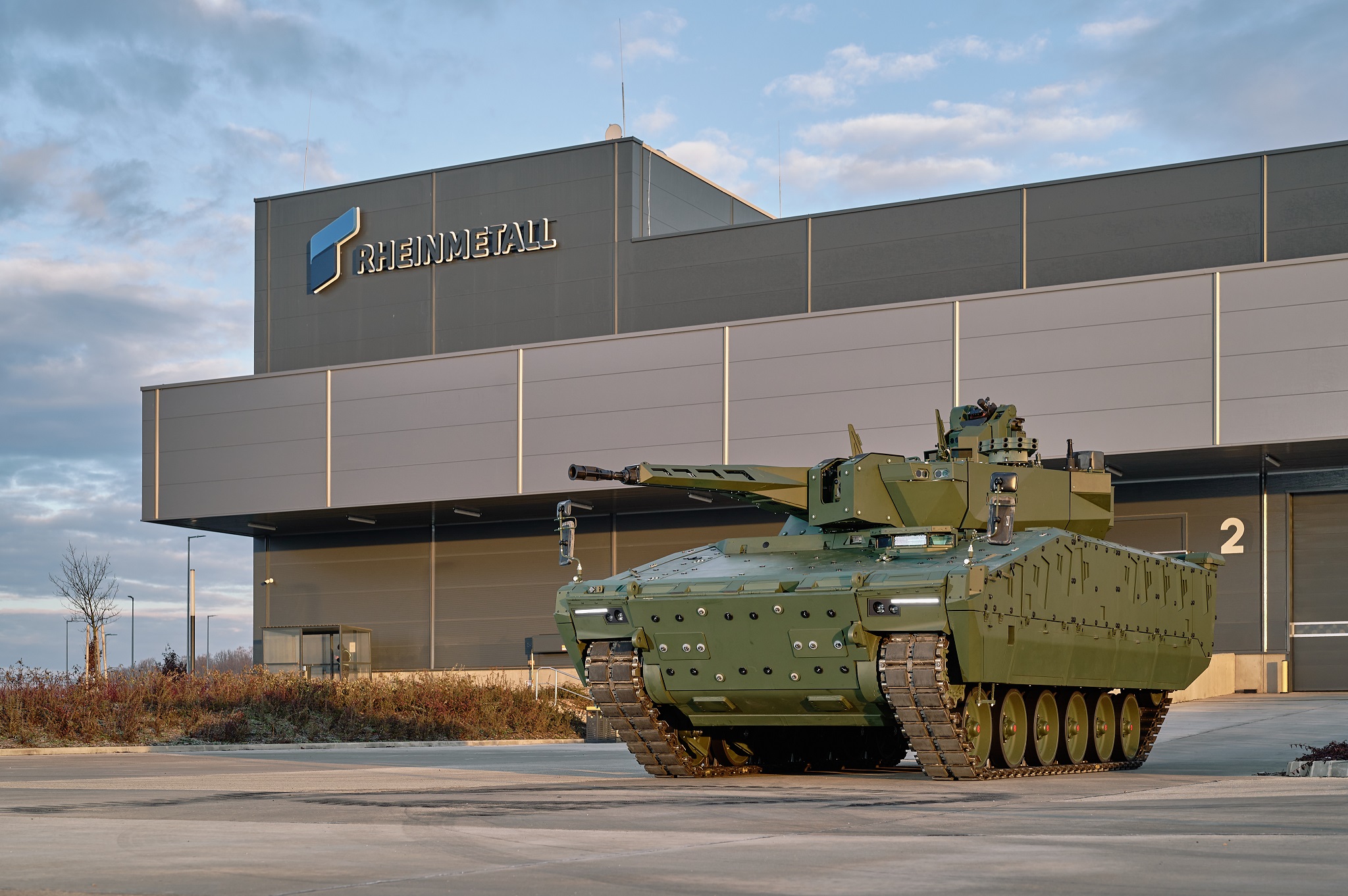 Rheinmetall construiește primul vehicul de luptă pentru infanterie Lynx din Ungaria
