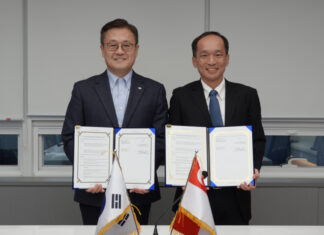 Singapore’s DSTA signs MOU for unmanned surface vehicles (From left) Executive Vice President of KR, Mr Kim Daeheon and Director Naval Systems of DSTA, Mr Ong Li Koon